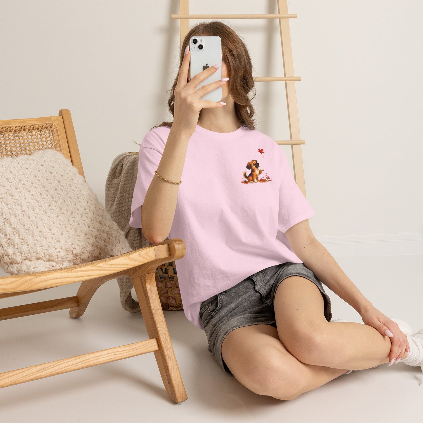 Novi Leaf Chaser Herfst T-Shirt – Unisex Dubbelzijdig Bedrukt | Schattig Herfst Honden Shirt | Gildan 5000