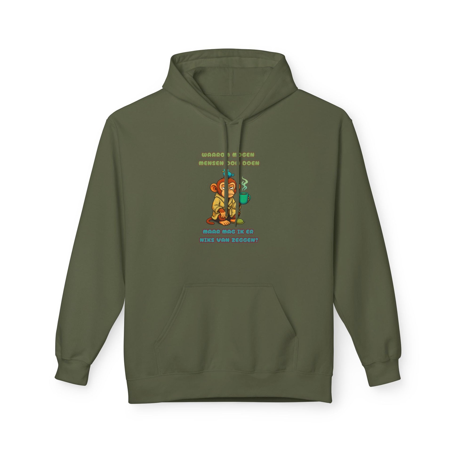 hoodie humor dom mensen Military Green. Capuchon met trekkoord en buidelzak. Afbeelding aapje in ochtendjas met beker in hand zittend op de grond met een vogeltje op zijn hoofd. en tekst waarom mogen mensen dom doen, maar mag ik er niks van zeggen?