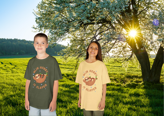 Kinder T-shirt Mijn Hobby is Slapen – Luiaard Kids Shirt – Yellow Haze & Military Green